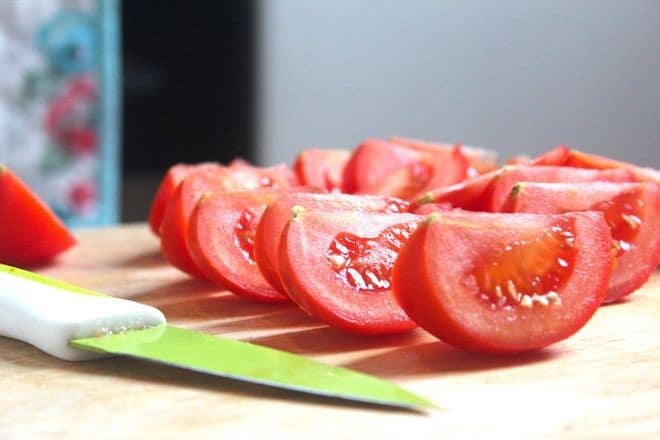 cách làm giảm độ mặn của món ăn bằng cà chua
