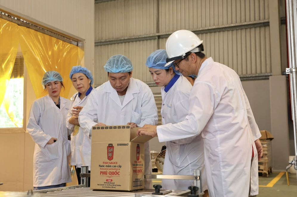 Người dùng tìm hiểu nước mắm Nam Ngư 1 thùng bao nhiêu chai