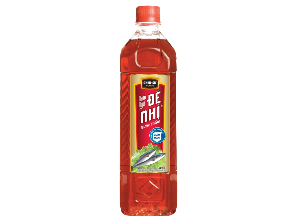 Nước mắm Nam Ngư 900ml dung tích lớn, phù hợp nhu cầu dùng lượng lớn.